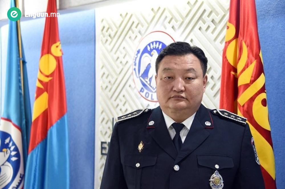 Дөрвөн иргэний дунд асуудал үүссэн, тэд бүгд нэг онд татагдсан цэргүүд, бага дарга нар