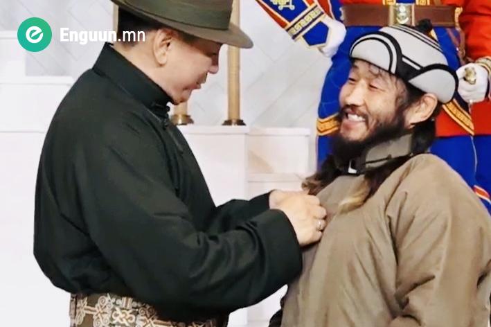 Шууд: Холимог тулаанч Б.Энх-Оргилд Монгол Улсын гавьяат тамирчин цол хүртлээ